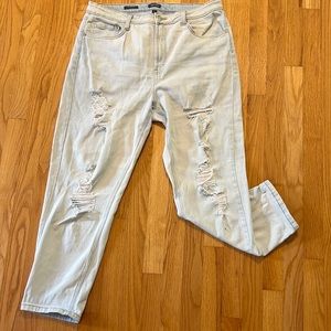 Light wash, distressed, high waisted mom jeans. Size 14!